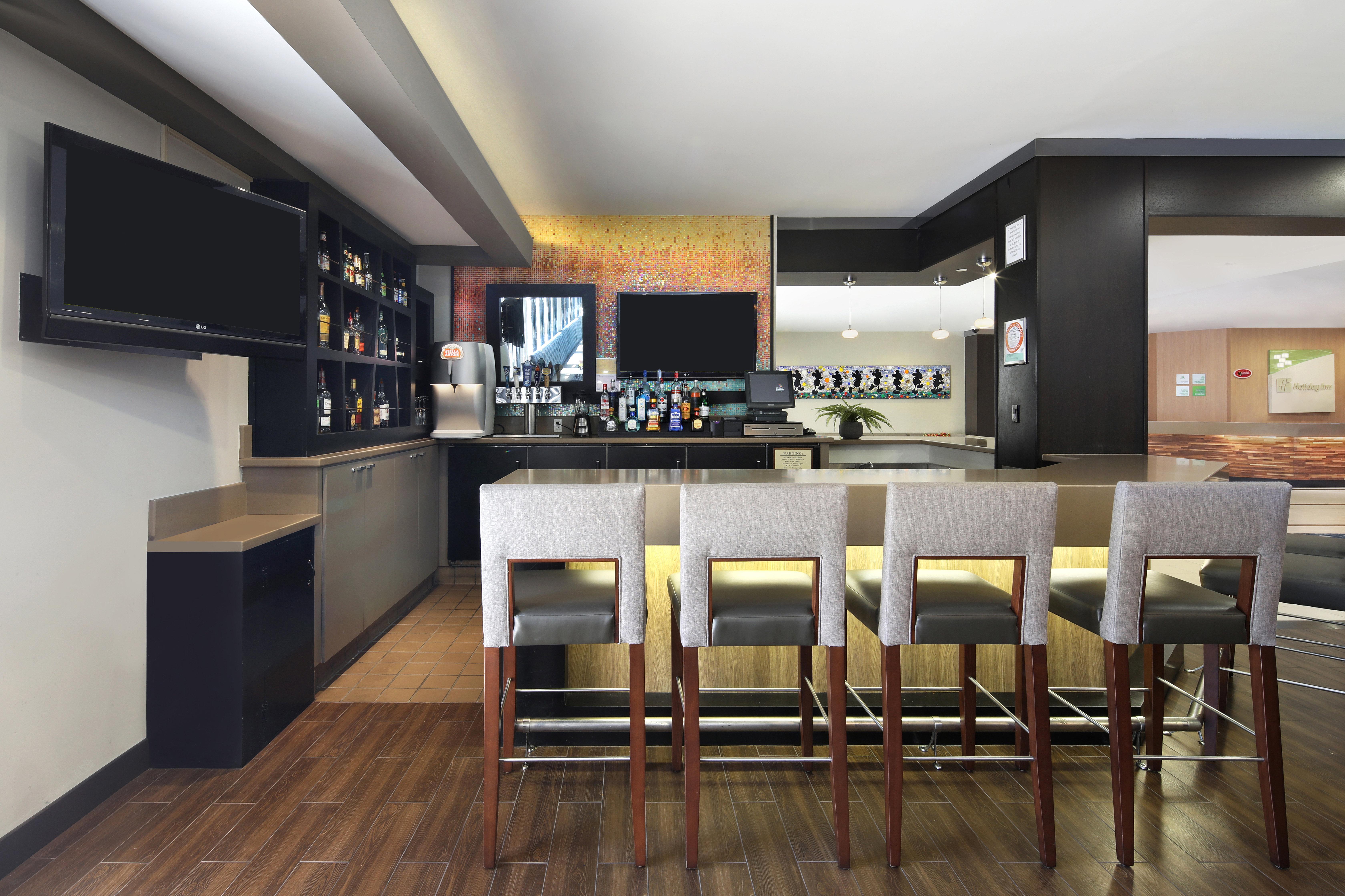 Holiday Inn Hotel & Suites Anaheim By Ihg Екстериор снимка