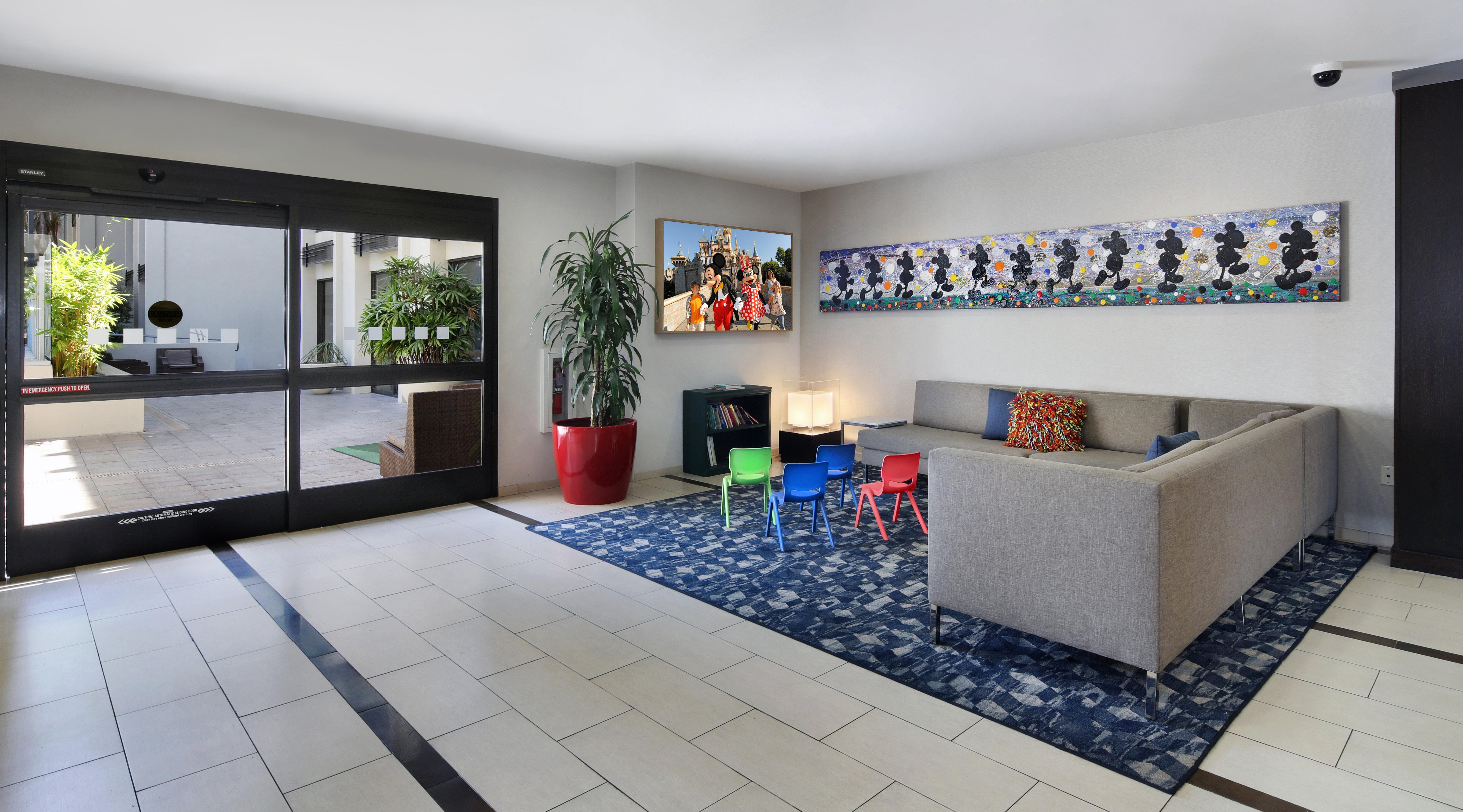 Holiday Inn Hotel & Suites Anaheim By Ihg Екстериор снимка