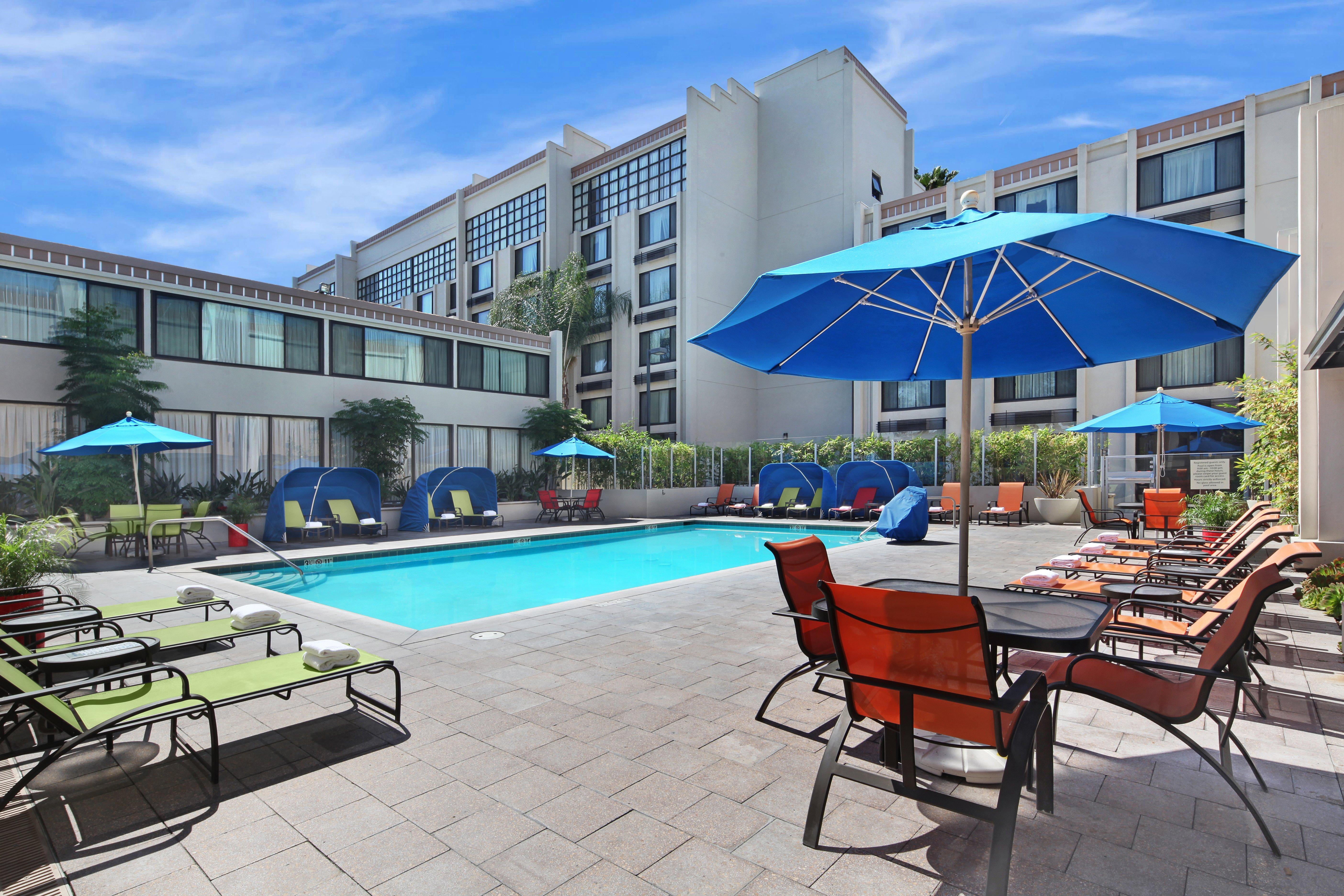 Holiday Inn Hotel & Suites Anaheim By Ihg Екстериор снимка