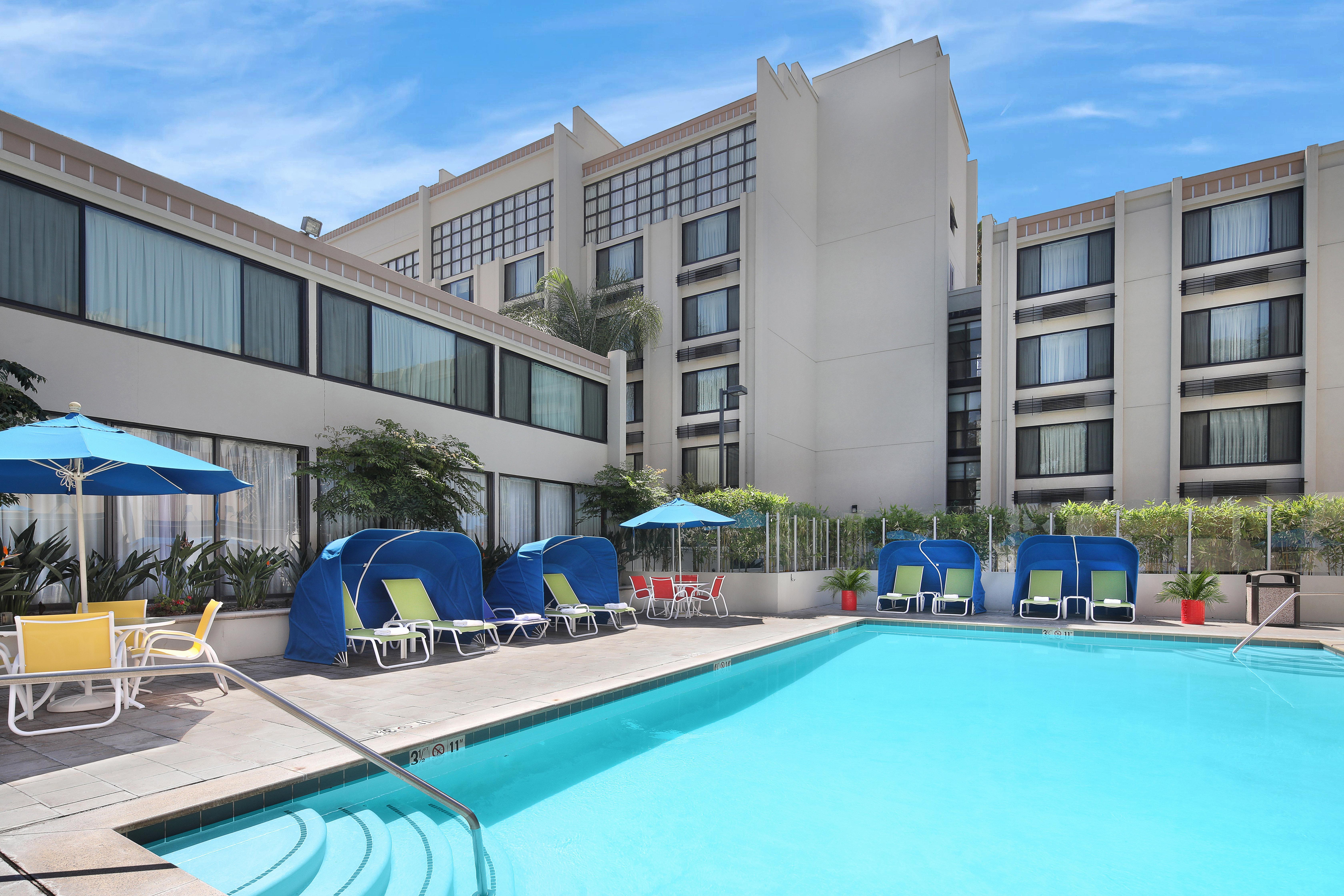 Holiday Inn Hotel & Suites Anaheim By Ihg Екстериор снимка