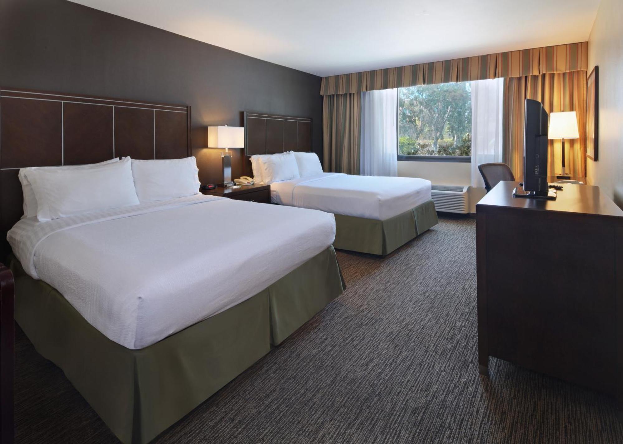 Holiday Inn Hotel & Suites Anaheim By Ihg Екстериор снимка