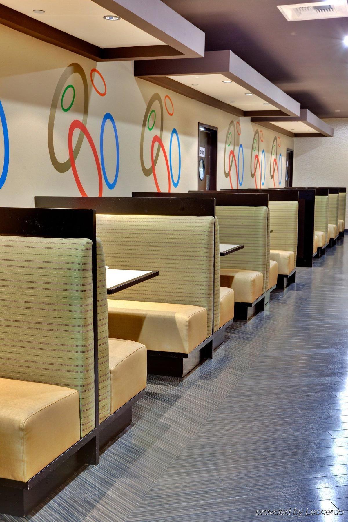 Holiday Inn Hotel & Suites Anaheim By Ihg Ресторант снимка