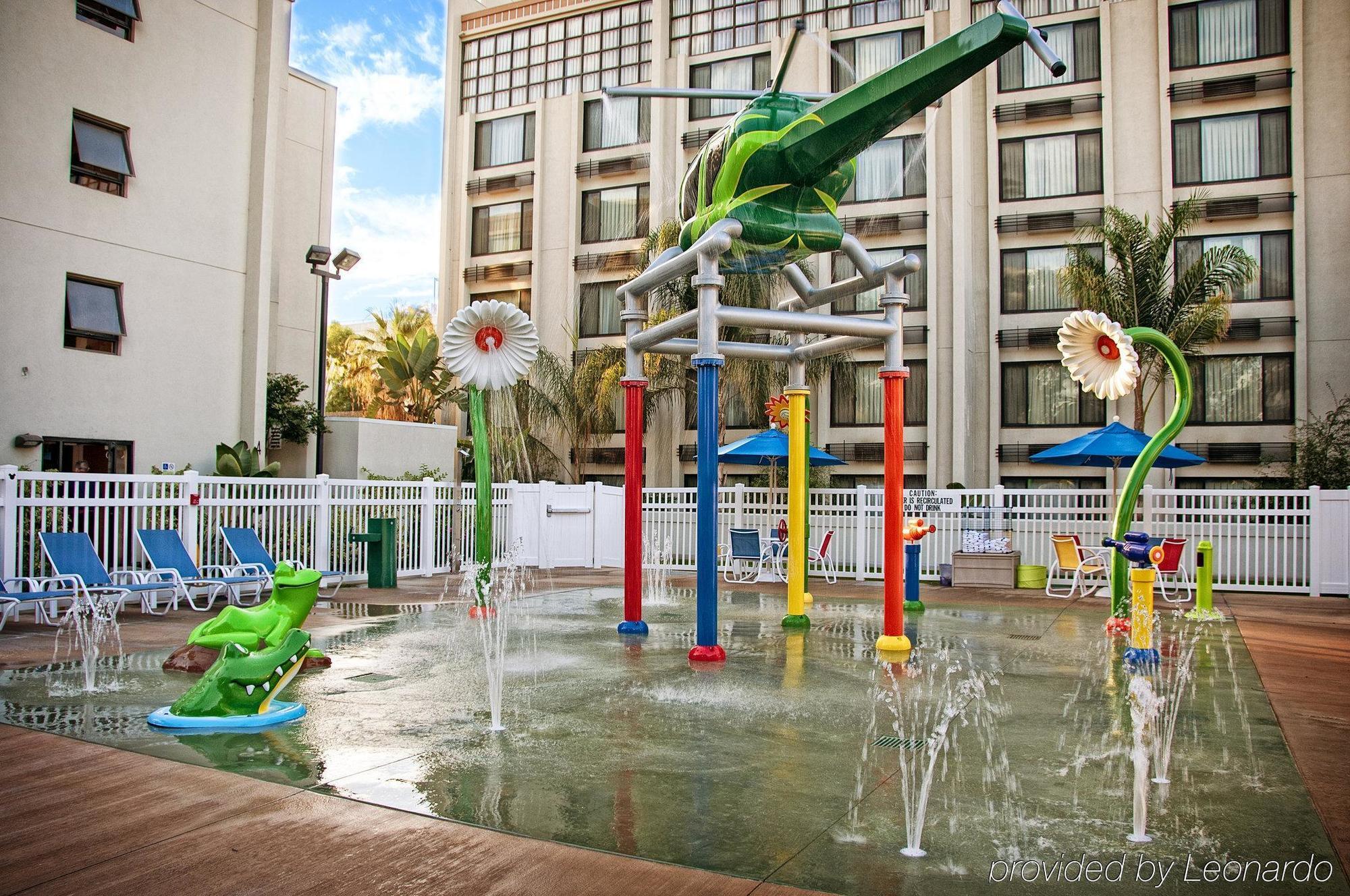 Holiday Inn Hotel & Suites Anaheim By Ihg Екстериор снимка