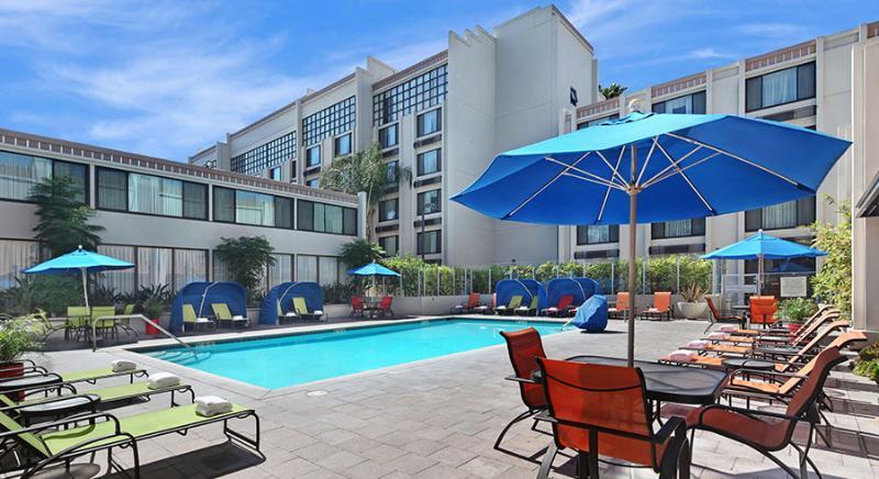 Holiday Inn Hotel & Suites Anaheim By Ihg Екстериор снимка