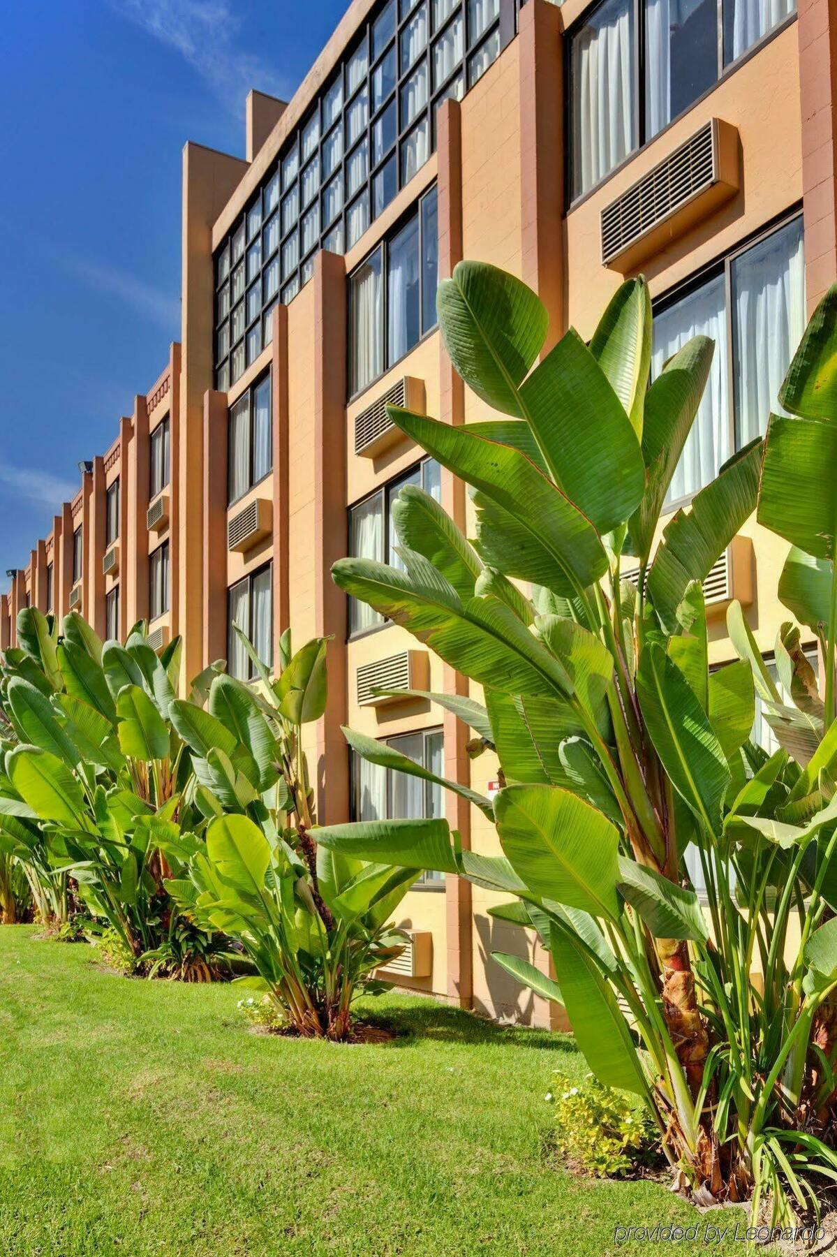 Holiday Inn Hotel & Suites Anaheim By Ihg Екстериор снимка