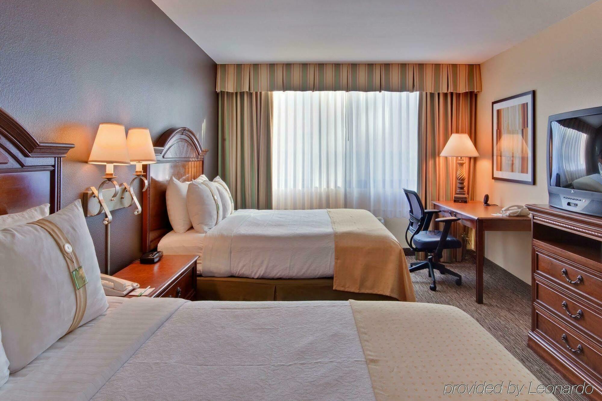 Holiday Inn Hotel & Suites Anaheim By Ihg Екстериор снимка